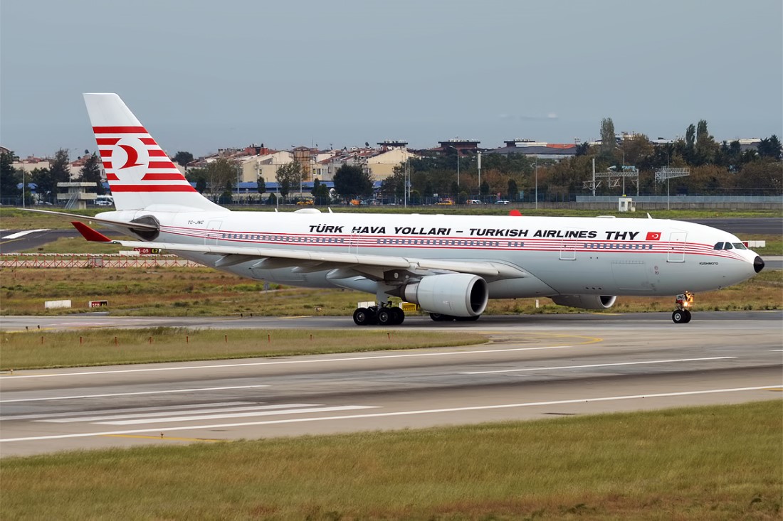 Airbus A330-203 «Turkish Airlines» в ретро-ливрее TC-JNC, Стамбул-Ататюрк