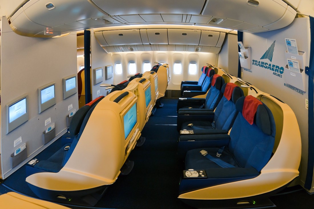 Общий салон Boeing 777 «Трансаэро»