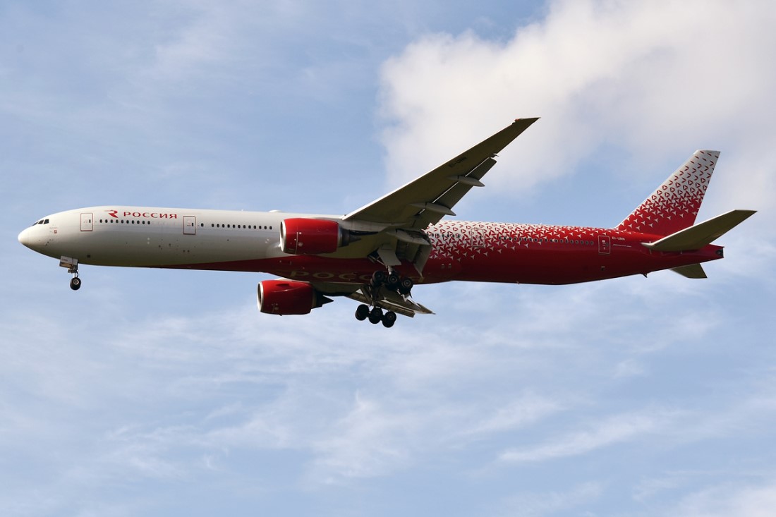 Boeing 777 авиакомпнии «Россия» в воздухе на сайте АэроТур