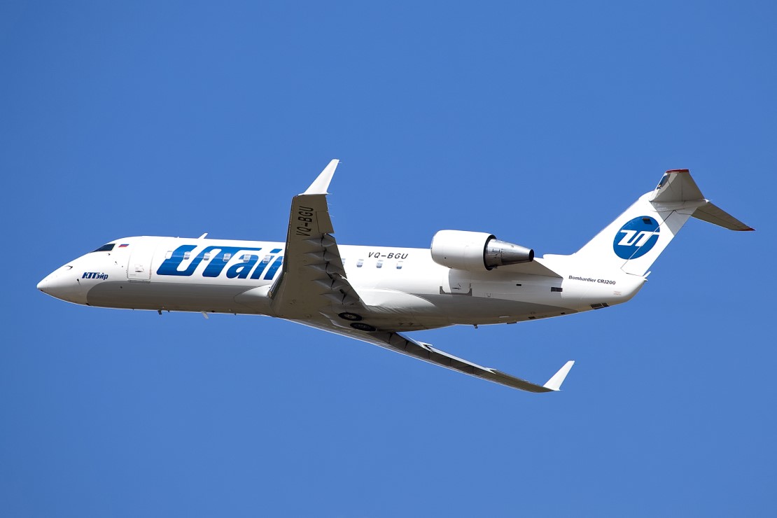 CRJ-200 авиакомпании «Северсталь» RA-67239 на рулении в Инсбруке (Австрия).