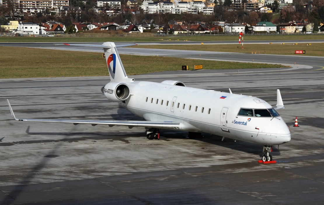 CRJ-200 авиакомпании UTair VQ-BGU в аэропорту Внуково.