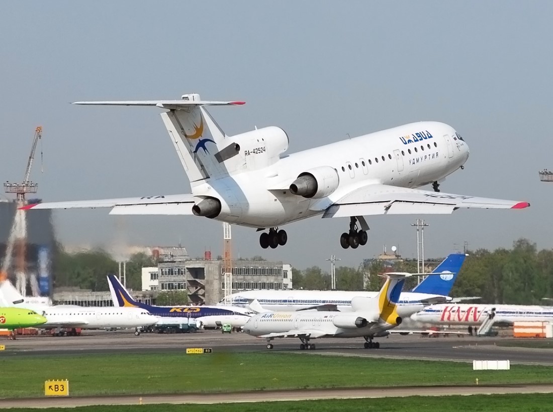 Фото ЯК-42 специально для этой статьи